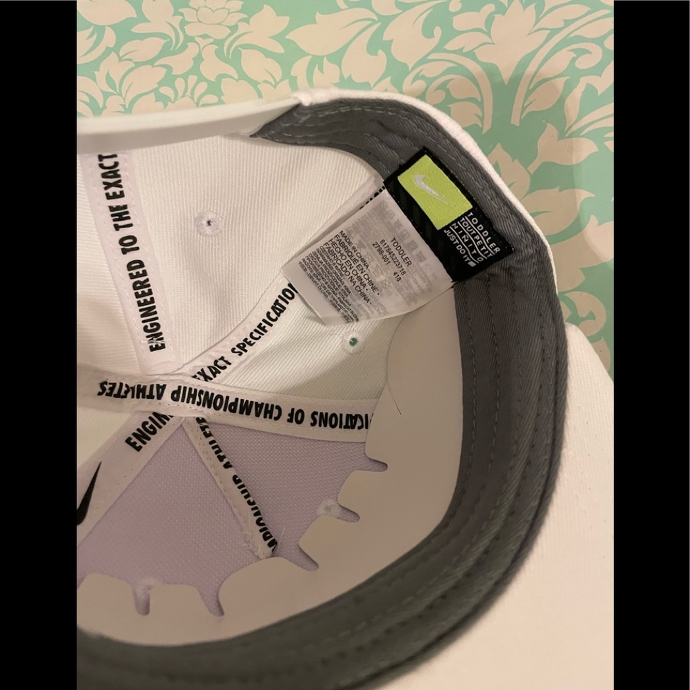 Nike kryie Irving toddlers SnapBack sz 2-4 T - Picture 8 of 8